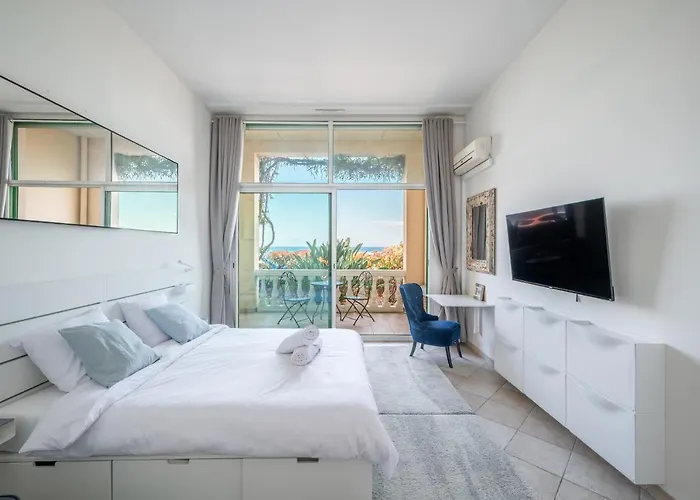 Sea Front, Terrace, Ground Floor * Mentone