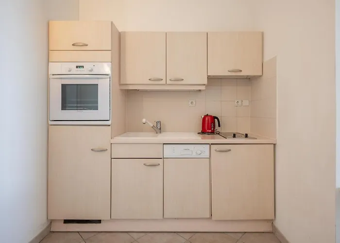 Sea Front, Terrace, Ground Floor Μεντόν