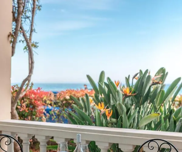 Sea Front, Terrace, Ground Floor * Mentone